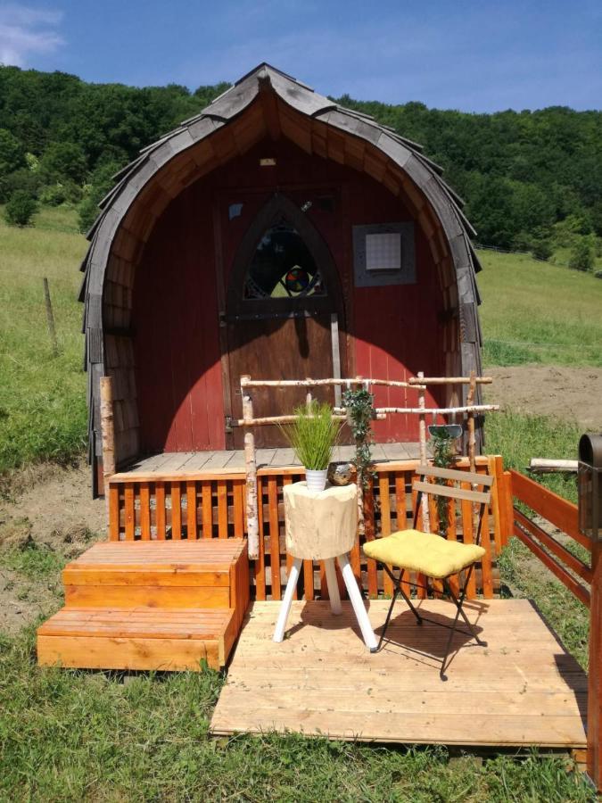 Zuruck Zur Natur - Urlaub Im Zirkuswagen, Sommeratelier Oder Schindelwagen Adenbach Экстерьер фото