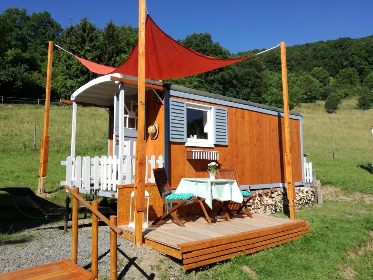 Zuruck Zur Natur - Urlaub Im Zirkuswagen, Sommeratelier Oder Schindelwagen Adenbach Экстерьер фото